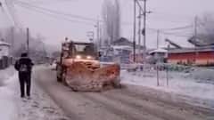 Weather update | Delhi receives rainfall; RED ALERT in J&K over snowfall