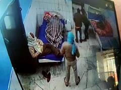 Bihar News: हथकड़ी लगाए ही अस्पताल से फरार हो गया कैदी, टॉयलेट जाने के बहाने निकला था बाहर