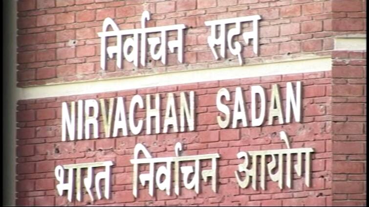 UP Election 2022 You also carry more cash, so know what the Income Tax Department has ordered UP Election 2022: चुनाव के दौरान ज्यादा कैश लेकर यात्रा करने से पहले जान लें यह नियम, नहीं तो आ सकती है बड़ी मुसीबत