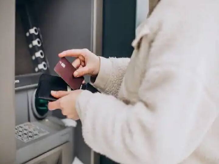 ਪਰ, ਅੱਜਕੱਲ੍ਹ, ATM ਧੋਖਾਧੜੀ ਦੀਆਂ ਸ਼ਿਕਾਇਤਾਂ ਬਹੁਤ ਆਮ ਹੋ ਗਈਆਂ ਹਨ। ਅਜਿਹੀ ਸਥਿਤੀ ਵਿੱਚ, ਥੋੜ੍ਹੀ ਜਿਹੀ ਲਾਪਰਵਾਹੀ ਤੁਹਾਨੂੰ ਕੰਗਾਲ ਬਣਾ ਸਕਦੀ ਹੈ ਅਤੇ ਤੁਹਾਡਾ ਏਟੀਐਮ ਖਾਲੀ ਕਰ ਸਕਦੀ ਹੈ।