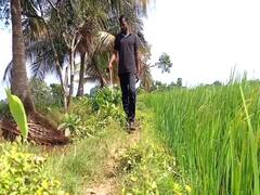 தினேஷை கண்டவுடன் பெட்டி பாம்பாய் அடங்கும் பாம்புகள் - இதுவரை 10,000க்கும் அதிகமான பாம்புகளை பிடித்து சாதனை