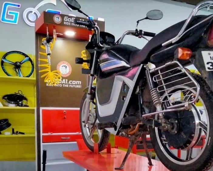 Maharashtra's EV startup 'Gogoe 1' to convert two-wheelers in Delhi to electric vehicle दिल्लीतील जुन्या दुचाकींचे इलेक्ट्रिक व्हेईकलमध्ये रूपांतर; महाराष्ट्रातील EV स्टार्टअपचं पाऊल