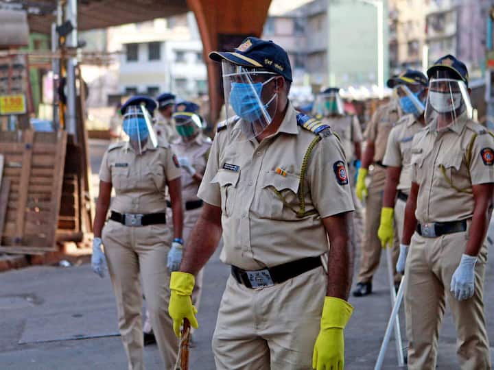 93 Mumbai cops test COVID-19 positive in single day Police Corona : पोलिसांना कोरोनाचा विळखा, एका दिवसात 93 पोलीस कोरोनाबाधित
