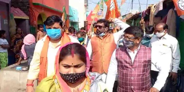 Hoogly Chandannagar Allegations of breaking covid rules against BJP in pre-poll campaign, 5 arrested Municipality Election Campaigning: পুরভোটের প্রচারে বিজেপির বিরুদ্ধে কোভিড বিধিভঙ্গের অভিযোগ, গ্রেফতার ৫