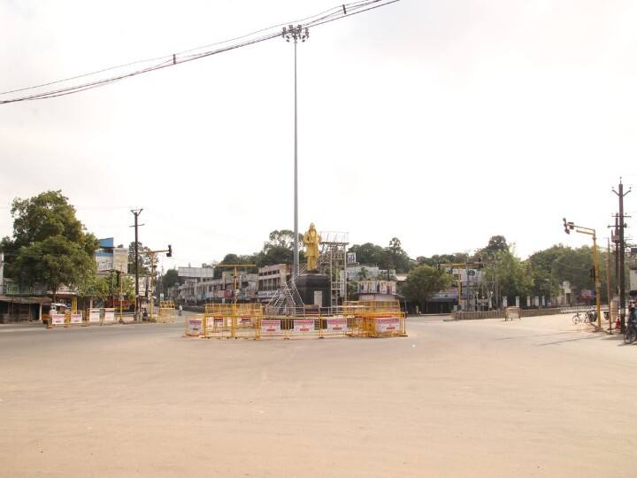 மதுரை கோரிப்பாளையம் பகுதி வெறிச்சோடி காணும் காட்சி.