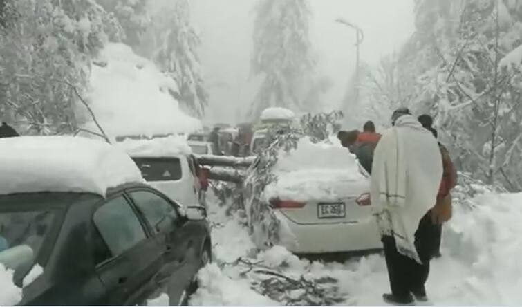 Pakistan: Trapped In Vehicles After Snowstorm, 22 People Dies Pakistan Snowstorm: পাক হিল স্টেশন মুরিতে প্রবল তুষারপাতে আটকে পড়ল প্রচুর গাড়ি, তীব্র ঠাণ্ডায় মৃত্যু ২১ পর্যটকের
