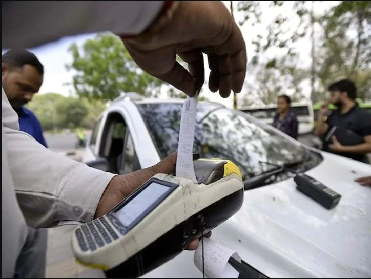 Traffic Challan: ਜਾਣ ਲਵੋ ਇਹ ਟ੍ਰੈਫਿਕ ਨਿਯਮ, ਭੁੱਲ ਕੇ ਵੀ ਕੀਤਾ ਇਹ ਕੰਮ ਤਾਂ 25 ਹਜ਼ਾਰ ਦੇ ਜੁਰਮਾਨੇ ਨਾਲ ਜਾਣਾ ਪੈ ਸਕਦਾ ਜੇਲ੍ਹ