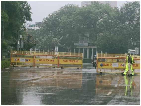 Delhi Weekend Curfew: दिल्ली में कैसा रहा वीकेंड कर्फ्यू? जानिए बढ़ते कोरोना से मुकाबले के लिए लोग प्रशासन के कितने साथ Delhi Weekend Curfew: दिल्ली में कैसा रहा वीकेंड कर्फ्यू? जानिए बढ़ते कोरोना से मुकाबले के लिए लोग प्रशासन के कितने साथ