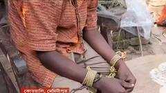 Midnapore: 'ছেলে অসৎ সঙ্গে পড়েছে', শিক্ষা দিতে হাতে-পায়ে 'শিকল দিয়ে বেঁধে' রাখল বাবা-মা! | Bangla News