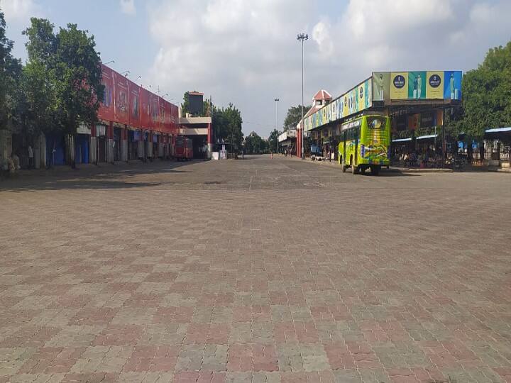 மதுரை மாட்டுத்தாவணி பேருந்து நிலையம் வெறிச்சோடி காணும் காட்சி.
