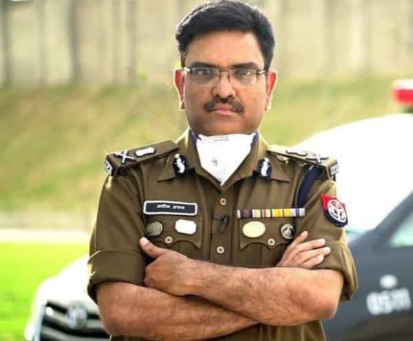 kanpur police commissioner asim arun applied for vrs ‘खाकी’ की शान से ज्यादा क्यों प्यारी लग रही है ‘खादी’?