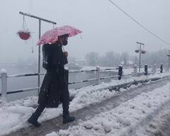 કાશ્મીરથી લઇને હિમાચલપ્રદેશમાં બરફવર્ષાથી પ્રવાસીઓ ખુશ