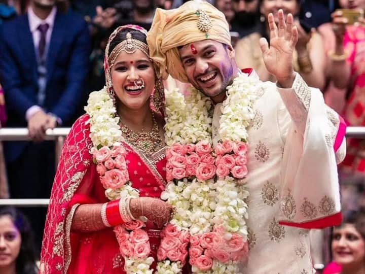 Mayank Agarwal Wishes Wife Aashita Sood On Her Birthday Viral Photos |  Photos: पेशे से वकील हैं Mayank Agarwal की पत्नी, शादी से अब तक की ये  तस्वीरें शायद ही आपने पहले