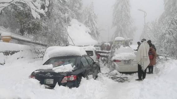 Pakistan Heavy Snowfall : पाकिस्तानात जोरदार बर्फवृष्टीमुळे 21 लोकांचा मृत्यू, अनेक पर्यटक अडकले Pakistan Heavy Snowfall : पाकिस्तानात जोरदार बर्फवृष्टीमुळे 21 लोकांचा मृत्यू, अनेक पर्यटक अडकले