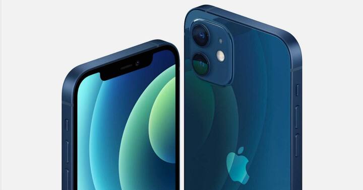 iPhone 12- 64GB ਵੇਰੀਐਂਟ Flipkart 'ਤੇ 53,999 ਰੁਪਏ ਦੀ ਰਿਵਾਇਜ਼ਡ ਕੀਮਤ 'ਤੇ ਉਪਲੱਬਧ ਹੈ, ਜਦਕਿ ਮਾਡਲ ਐਮਾਜ਼ੋਨ 'ਤੇ 63,900 ਰੁਪਏ 'ਚ ਸੂਚੀਬੱਧ ਹੈ। ਐਪਲ ਵੱਲੋਂ ਆਈਫੋਨ 13 ਸੀਰੀਜ਼ ਦੇ ਲਾਂਚ ਤੋਂ ਬਾਅਦ ਸਮੁੱਚੀ ਕੀਮਤ 'ਚ ਕਟੌਤੀ ਕਰਨ ਤੋਂ ਬਾਅਦ ਸਮਾਰਟਫ਼ੋਨ ਦੀ ਰਿਟੇਲ ਕੀਮਤ 65,900 ਰੁਪਏ ਹੈ।