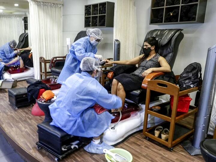 COVID Curbs: Maharashtra Govt Allows Gyms, Beauty Salons To Operate At 50 Percent Capacity For Fully Vaccinated COVID Curbs: Maharashtra Govt Allows Gyms, Beauty Salons To Operate At 50% Capacity For Fully Vaccinated