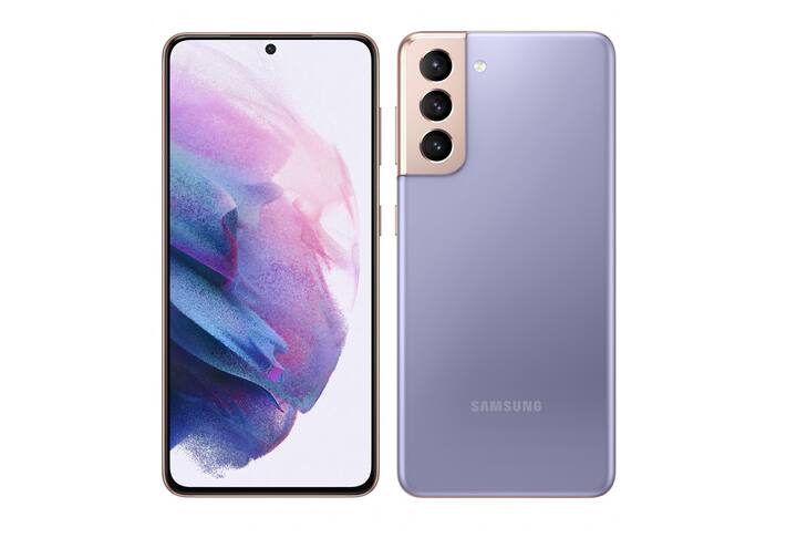 Samsung Galaxy A72: इसमें 6.7 इंच की डिस्प्ले दी गई है. फोन में 8जीबी की रैम के साथ 128जीबी की इंटरनल मैमोरी दी गई है. फोन IP67 सर्टिफिकेशन के साथ आता है. मतलब इसे 30 मिनट तक एक मीटर तक पानी के अंदर रखने पर यह खराब नहीं होगा. इसकी कीमत 34999 रुपये है.