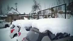 Jammu Kashmir में भारी बर्फबारी से बढ़ी मुश्किलें, कहीं गाड़ियां फंसी...कहीं लोग