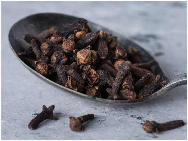 Health Tips: कोरोना काल में रोजाना सुबह खाली पेट करें लौंग का सेवन, Immunity होगी स्ट्रांग Health Tips, Immunity will be Strong by Consuming cloves on an Empty Stomach in the Morning And Health Benefits of Cloves And Covid-19 Health Tips: कोरोना काल में रोजाना सुबह खाली पेट करें लौंग का सेवन, Immunity होगी स्ट्रांग