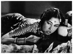 सिर्फ इस वजह से Meena Kumari ने कौड़ियों के भाव दे दिया था Mumtaz को अपना आलीशान बंगला
