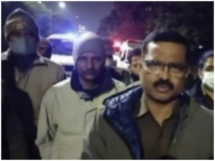 Noida Encounter: गाड़ियों का शीशा तोड़ सामान चोरी करने वाले गैंग के साथ मुठभेड़, तीन बदमाश गिरफ्तार