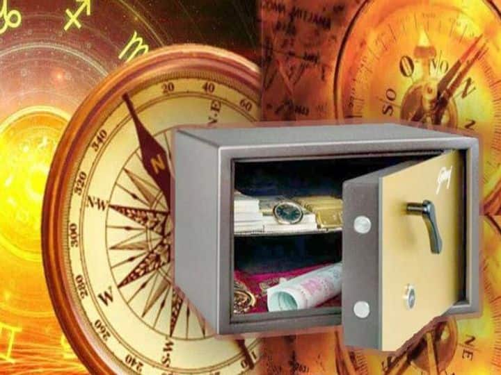 vastu tips for tijori know right direction for locker at home Vastu Tips For Tijori: घर की इस दिशा में तिजोरी रखने से होने लगती है बरकत, फिजूलखर्ची पर लग जाएगा फुल स्टॉप