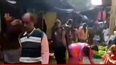 Bankura: বাঁকুড়ায় করোনার ঊর্ধ্বমুখী সংক্রমণের মাঝেই কোভিড বিধি শিকেয় তুলে বাজারে চলছে বেচাকেনা । Bangla News