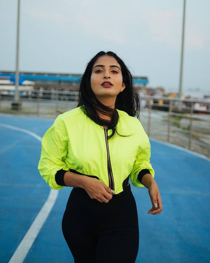 ఇప్పటికే ఇన్ స్టా నిండా తన బోల్డ్ ఫోటోలతో నింపేసింది. - Image credit: AnanyaNagalla/Instagram