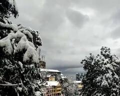 કાશ્મીરથી લઇને હિમાચલપ્રદેશમાં બરફવર્ષાથી પ્રવાસીઓ ખુશ