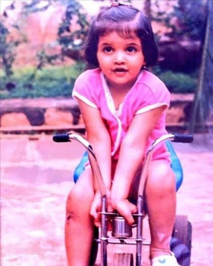दीपिका पादुकोण (Deepika Padukone Childhood Photo) इन दिनों अपनी फिल्म 83 (Film 83) को लेकर सुर्खियों में बनी हुई हैं. इस फिल्म में वो रणवीर सिंह (Ranveer Singh) के साथ नजर आ रही हैं.
