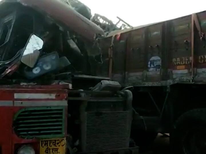 Beed Accident Update  accident on Latur-Ambajogai road; Six killed, eight injured Beed Accident : लातूर-अंबाजोगाई रस्त्यावर भीषण अपघात; चार जणांचा मृत्यू, 15 जखमी