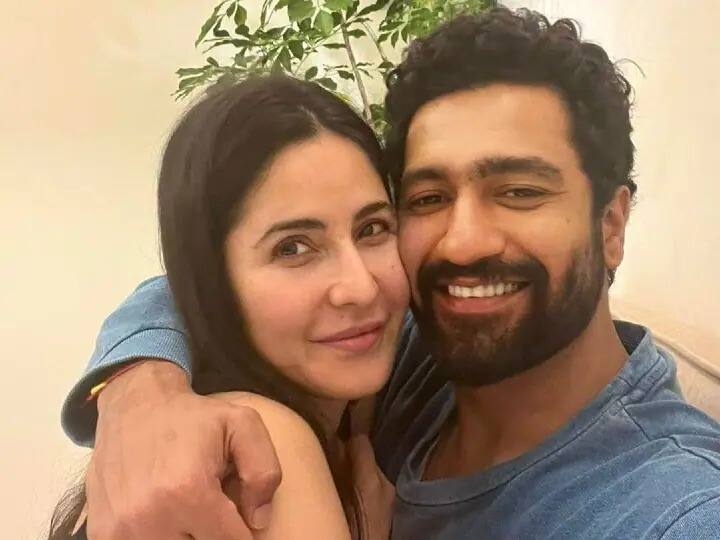 Vicky Kaushal and Katrina Kaif One Month Anniversary Vicky Katrina One Month Anniversary: कतरिना आणि विकीच्या लग्नाला पूर्ण झाला 1 महिना, मिसेस कौशलने खास अंदाजात दिल्या पती विकीला शुभेच्छा !