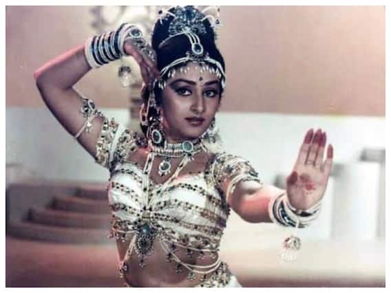 Jaya Prada के साथ रोमांटिक सीन शूट करने में छूट जाते थे इस सुपरस्टार के पसीने, खुद किया एक्ट्रेस ने खुलासा Jaya Prada के साथ रोमांटिक सीन शूट करने में छूट जाते थे इस सुपरस्टार के पसीने, खुद किया एक्ट्रेस ने खुलासा