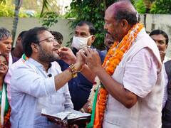 Chhattisgarh News: छत्तीसगढ़ में एक कैबिनेट मिनिस्टर और उनके सात कर्मचारी हुए कोरोना पॉजिटिव, बिना मास्क पहने पहुंचे थे कार्यक्रम में