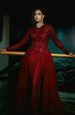 Keerthy Suresh pics: ஹாலிவுட் ஹீரோயின் ரேஞ்சில்...வித்தியாசமான உடையில் இதுவரை பார்க்காத கீர்த்தி சுரேஷ்...!