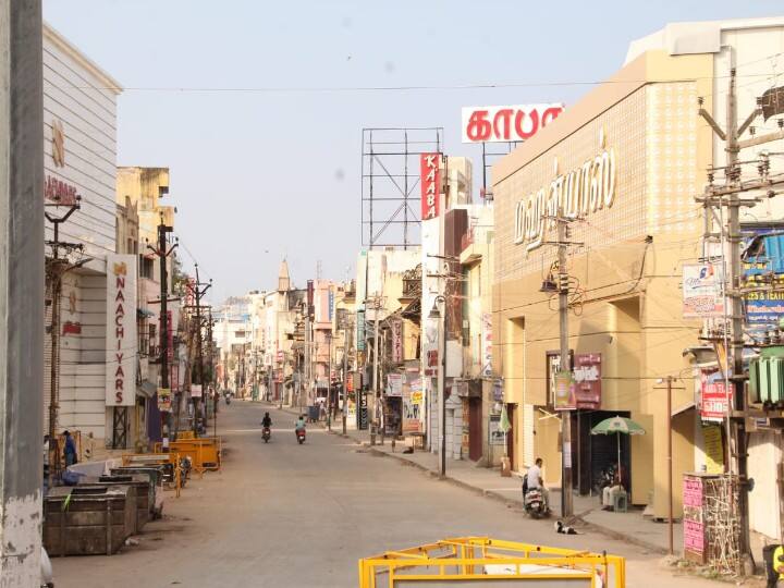 மீனாட்சியம்மன் கோயிலை சுற்றி உள்ள கடைகள் அனைத்தும் அடைத்து காணப்படும் காட்சி.