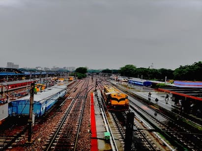 Train Ticket Cancellation: ट्रेन का कंफर्म टिकट कैंसिल कराने से पहले जान लें ये नियम, नहीं होगी कोई परेशानी Train Ticket Cancellation: ट्रेन का कंफर्म टिकट कैंसिल कराने से पहले जान लें ये नियम, नहीं होगी कोई परेशानी