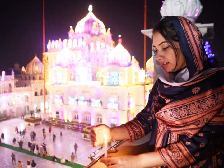 इस बीच पटना गुरुद्वारा से जो तस्वीरें आईं हैं वो आपका मन मोह लेंगी. हम आपको दस तस्वीरों में अलग-अलग नजारा दिखाने जा रहे हैं.