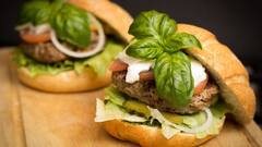 Healthy Midnight Snacks: স্বাস্থ্যকর এই খাবারগুলো মাঝরাতে খিদে পেলে খেতে পারেন