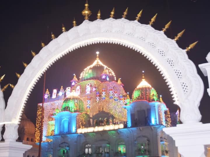 राजधानी पटना में कोरोना विस्फोट होने के बाद प्रशासन अलर्ट है. बढ़ते संक्रमण की वजह से ही बिहार सरकार ने गाइडलाइन जारी की है. इसमें मंदिरों को बंद कर दिया गया है. सिर्फ पुजारी ही पूजा करेंगे.