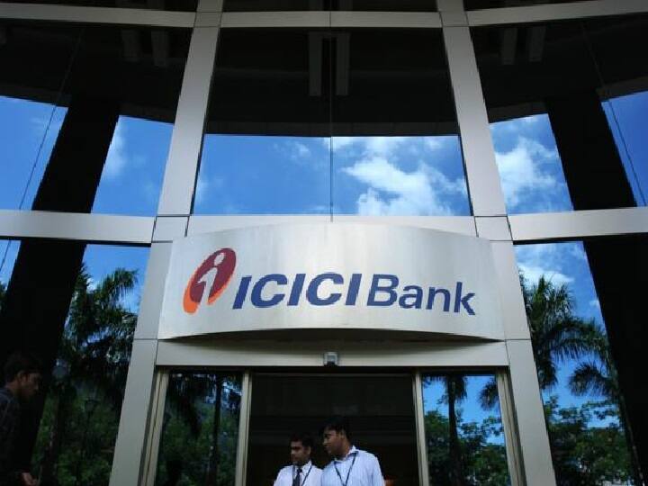 देश की बड़ी क्रेडिट कार्ड कंपनी आईसीआईसीआई बैंक (ICICI Bank) ने अब लेट पेमेंट करने वालों को तगड़ा झटका देने की तैयारी कर ली है. जो लोग भी क्रेडिट कार्ड का लेट पेमेंट करेंगे उन्हें अब ज्यादा पेमेंट चार्ज देना (Credit Card Late Payment of ICICI Bank) होगा. बैंक ने इस बात की जानकारी 7  जनवरी को अपने ग्राहकों को एक मैसेज और ईमेल के जरिए दे दी गई है.