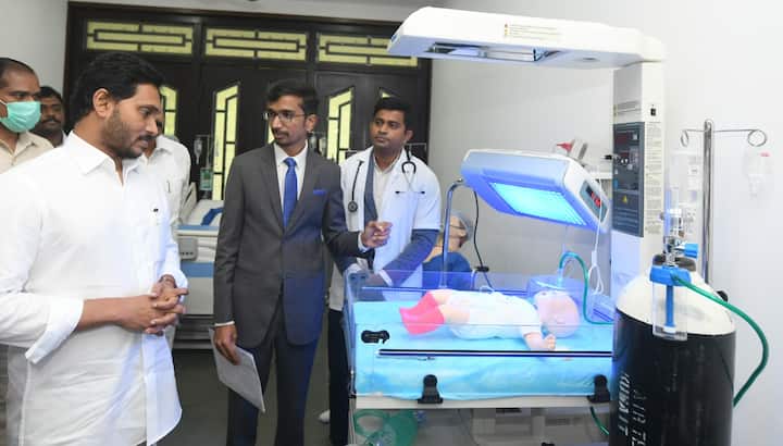దాదాపు 20 రకాలకు పైగా హై ఎండ్ ఎక్విప్మెంట్ పనితీరును సీఎంకి డాక్టర్లు వివరించారు