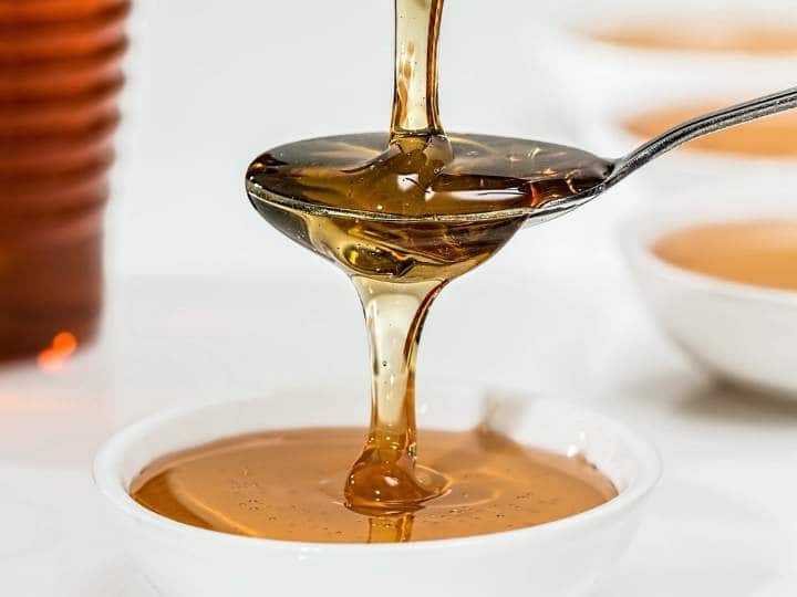 Parenting Tips When Introduce Honey To Baby Health Benefits Of Honey For Kids And Toddlers Parenting Tips: बच्चों को शहद खिलाना है फायदेमंद, इम्यूनिटी मजबूत और पेट रहता है हेल्दी
