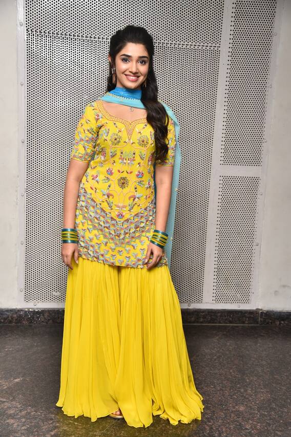 Krithi Shetty Photos: నా ఫస్ట్ డాన్స్ సాంగ్..ఎప్పటికీ మరిచిపోనన్న కృతిశెట్టి