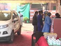 Covid-19 Precautionary Dose: कश्मीर से दिल्ली तक बुजुर्गों और फ्रंटलाइन वर्कर्स ने लिया प्रिकॉशनरी डोज, देखें तस्वीरें