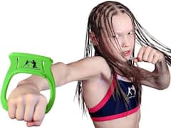 Viral Video: పిల్ల మామూలుది కాదు, గుద్దితే చెట్లు విరగాల్సిందే... ‘వరల్డ్స్ స్ట్రాంగెస్ట్ గర్ల్’ వీడియో చూడండి