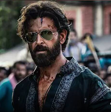 VikramVedha Poster: ఒళ్లంతా రక్తంతో అదిరే లుక్స్ తో హృతిక్ రోషన్