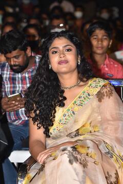 Faria Abdullah Photos: ఫరియా జోరు పెంచిందండోయ్..