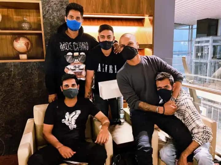 south africa vs india odi series 2022 : ishan kishan shares photo of suryakumar, dhawan and bhuvi with mask સાઉથ આફ્રિકા સામે વનડે સીરીઝ માટે ટીમ ઇન્ડિયા તૈયાર, ઇશાન કિશને શેર કરી ખાસ તસવીર....