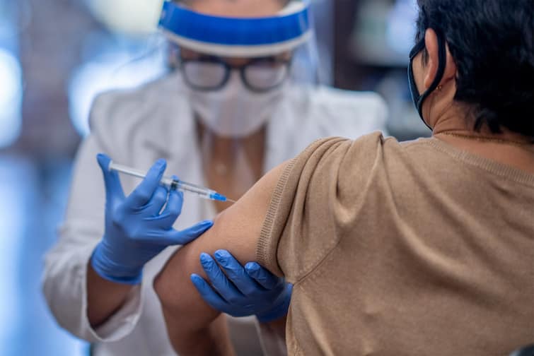 Booster dose is 3rd vaccine, Get to know what study results say Covid Booster dose | பூஸ்டர் 3-வது தடுப்பூசியா? ஏன் போடவேண்டும்? ஆய்வு முடிவுகள் சொல்வதென்ன? 
